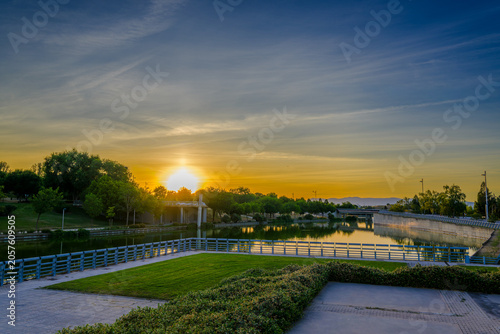 Parque Juan Carlos I de Madrid al atardecer
