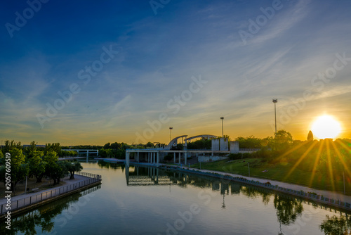 Parque Juan Carlos I de Madrid al atardecer