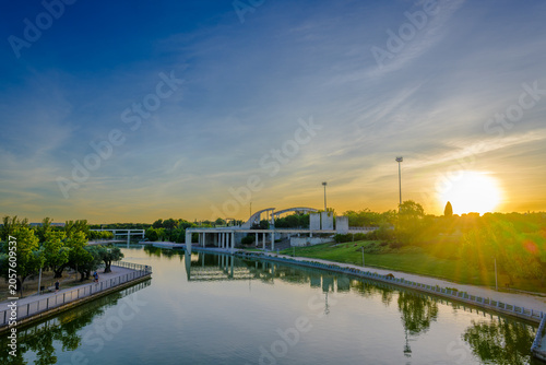 Parque Juan Carlos I de Madrid al atardecer