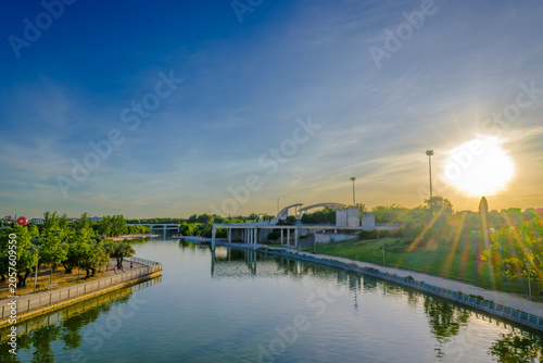 Parque Juan Carlos I de Madrid al atardecer