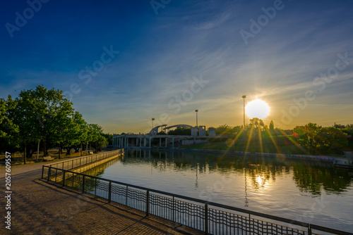 Parque Juan Carlos I de Madrid al atardecer