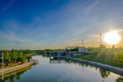 Parque Juan Carlos I de Madrid al atardecer