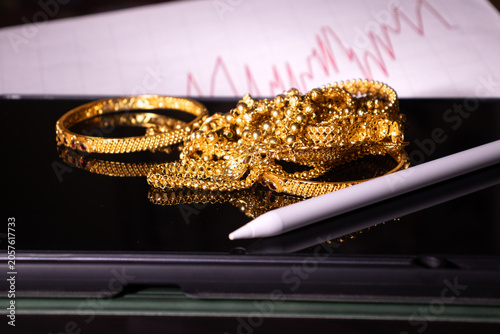Obraz na plátně Hand Pledging Gold Bangles for Loan Amid Inflation, Rising Gold Prices and Middl