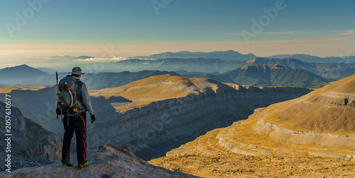 Alpinista en el parque de Ordesa y Monte Perdido