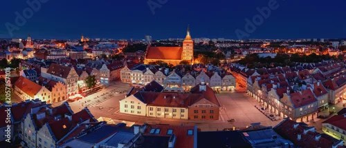Panel kuchenny z motywem Panorama starego miasta w Olsztynie.