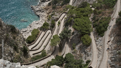 Foto Aerial View of Via Krupp Winding Switchback Road Above Sea, Capri, Italy