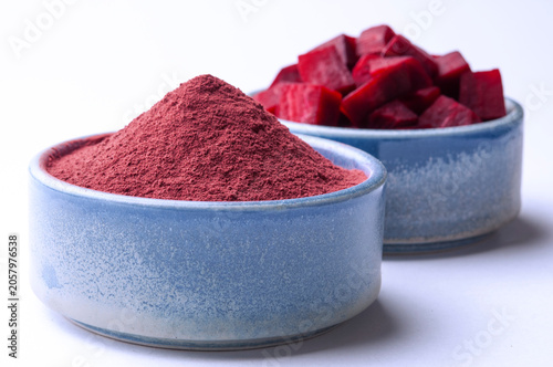 Beetroot powder with chopped beetroot