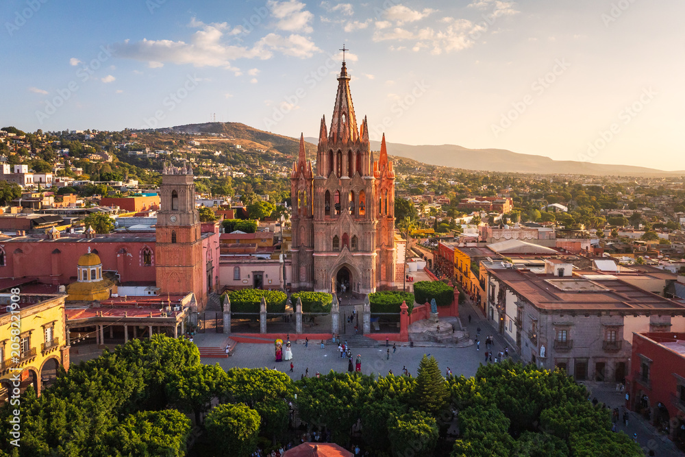 Naklejka premium Aerial view of the San Miguel Cathedral in Mexico City Plaza