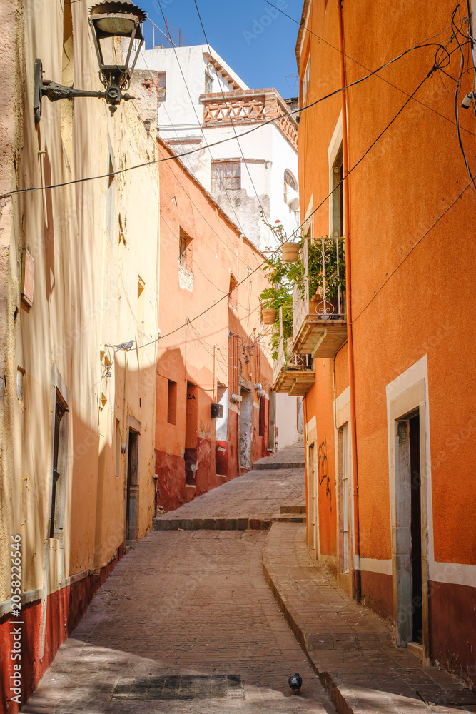 Fototapeta premium Streetscape and architectural scenery of Guanajuato Old Town, Mexico