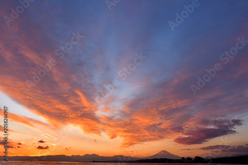 茅ケ崎海岸から見る夕景と富士山