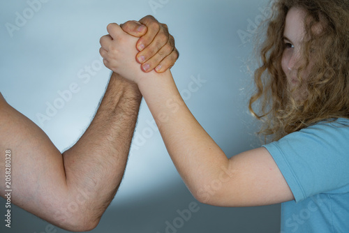 Φωτογραφία Kid arm in wrestling