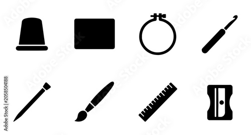 Foto Crafting Tools Icons Set: Sewing Thimble, Fabric Square, Hoop, Crochet Hook, Bru