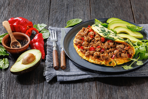 Fotografía Folded Omelet Stuffed With Ground Beef And Pepper
