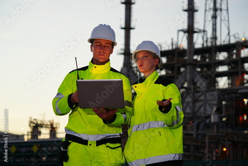 Fotografie The team of consultants consists of male foremen, and female engineers, wearing