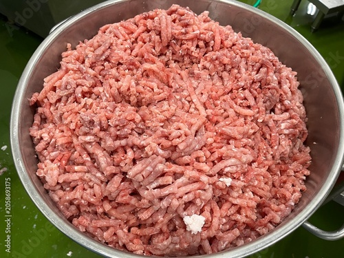 Fresh ground pork prepared for food manufacturing operations. Processed meat ingredient used in filling production, ready meal manufacturing, and large-scale food processing.