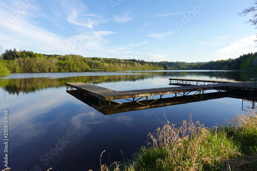 Balade en pays auvergnat, autour du lac d'Aubusson en Auvergne