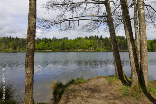 Balade en pays auvergnat, autour du lac d'Aubusson en Auvergne
