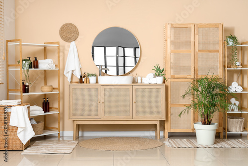 Modern bathroom interior de...