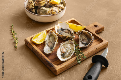Freshly shucked oysters wit...
