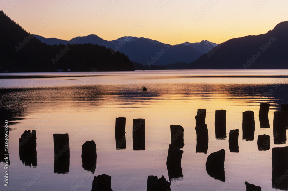 Naklejka premium Lake on sunset
