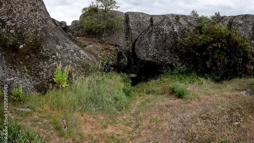 passage and cave under large boulders - Castro de Santiago archaeological site, parish of Figueiró da Granja, Fornos de Algodres, district of Guarda, Portugal