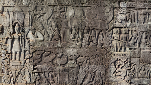 Fotografie Ancient Khmer bas-relief depicting daily life, battles, and worship in Bayon Tem