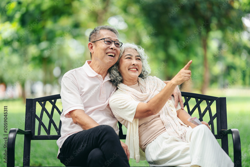 Fototapeta premium Senior couple happy laughing together pointing enjoying relaxing