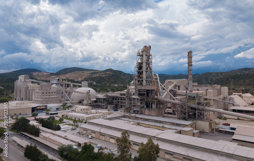 Quadro su tela Aerial view of a large cement manufacturing plant featuring preheater tower, cli