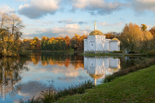 Quadro su tela The pavilion of the Turkish Bath on the shore of the Great pond in the Catherine Park of Tsarskoye Selo on a sunny autumn day, Pushkin, St
