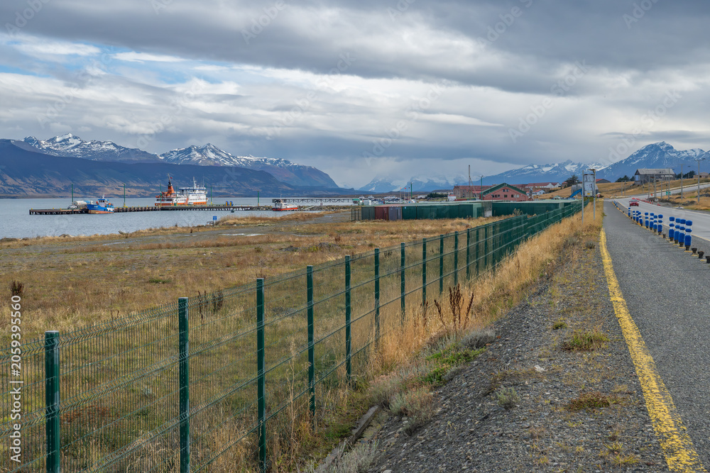 Fototapeta premium Pureto Natales Patagonia -Coastal highway view