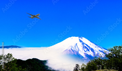 Foto 北海道の雲海風景と富士山合成