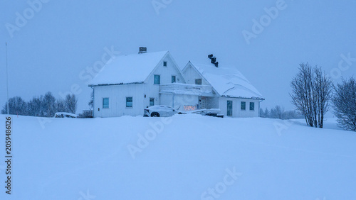 Quadro su tela White house buried in snow during a blizzard in Northern Norway