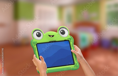 Fotografía Kids hand holding tab with rubber frog case