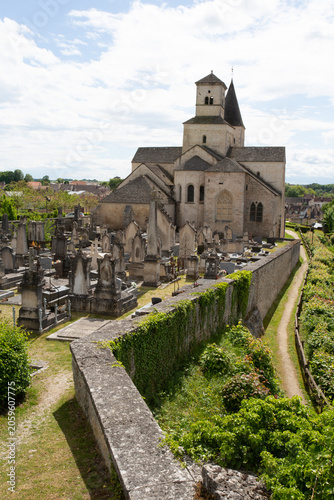Photography Eglise de Châtillon-sur-Seine avec vue sur le cimetière adjacent