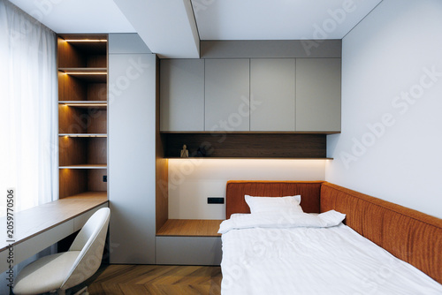 Photos Minimalist bedroom with built-in storage and desk