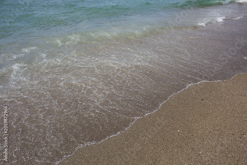 Foto Ocean Waves Crashing on the Sand beach spain unedited raw blue water breaking se
