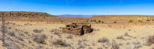 Fotografía Ruins of stone built house, colonial heritage site in the Karoo