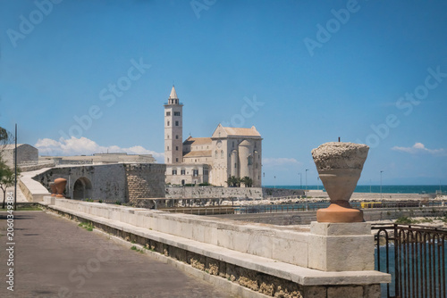 Valokuva The famous Cathedral of Saint Nicholas the Pilgrim or Cathedral from Trani; Prov