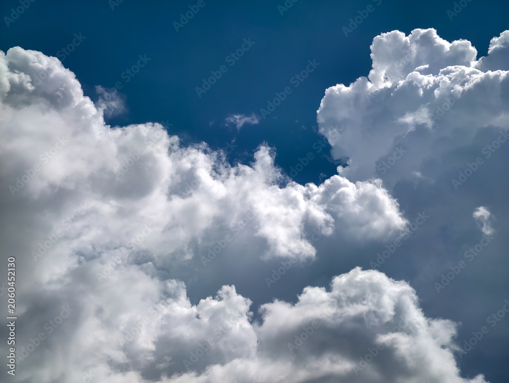 Obraz premium landscape blue sky with clouds and rays of the sun