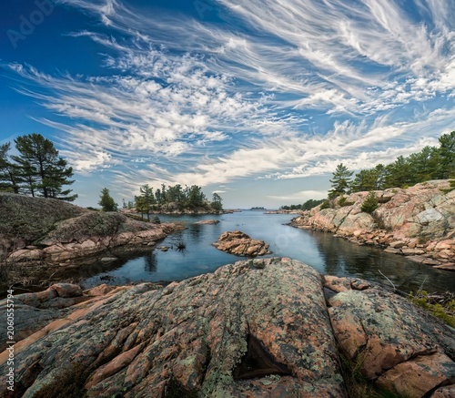 Cuadro en lienzo Sitting on the northern coast of Georgian Bay at the Killarney Provincial Park i