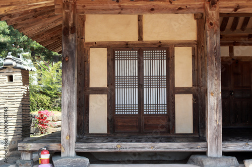 The scenery of traditional Korean houses built in harmony with nature.