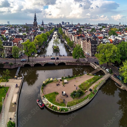 City canal island vista