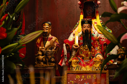 Billede på lærred Statue of Lu Ban, the deified patron of craftsmen, at the Hung Shing Temple on Q