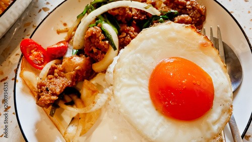 Obraz na plátně Plate of savory stir-fried meat with fresh chilies and onions, served over white