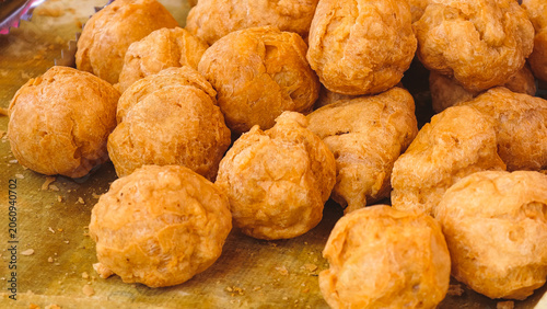Bild auf Leinwand Delicious Golden Brown Fried Meatballs and Crunchy Vegetable Snacks Served as Appetizers