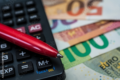 Rotstift ansetzen und Finanzmittel kürzen