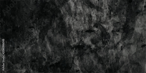 Foto A close-up, textured view of a dark, rough stone surface, revealing intricate details and a sense of natural strength and durability