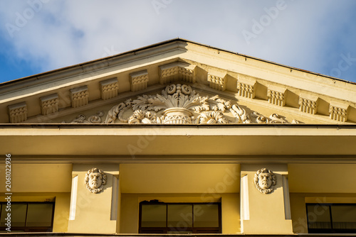 Canvastavla Classical architectural elements showcasing intricate stucco bas-relief sculptur