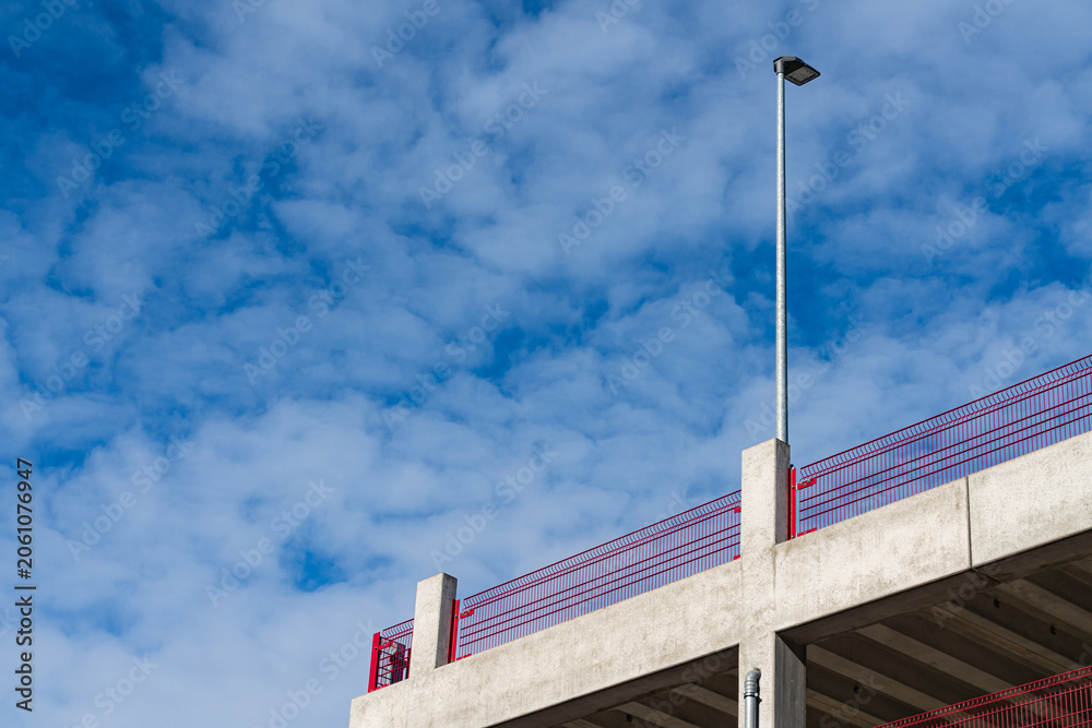 Obraz premium Parking structure under a blue sky with clouds