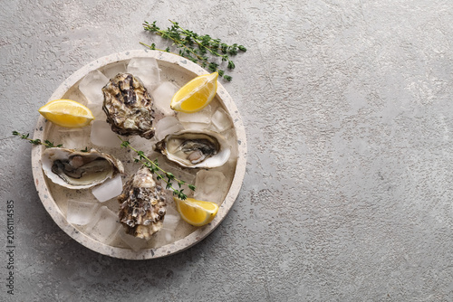 Fresh oysters on ice with l...